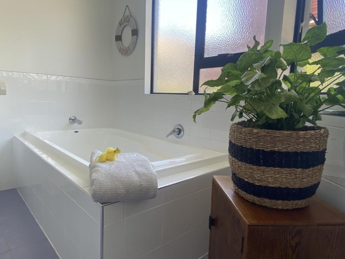 Superb Beachside Location, Private And Tranquil Apartment Mount Maunganui Exterior photo